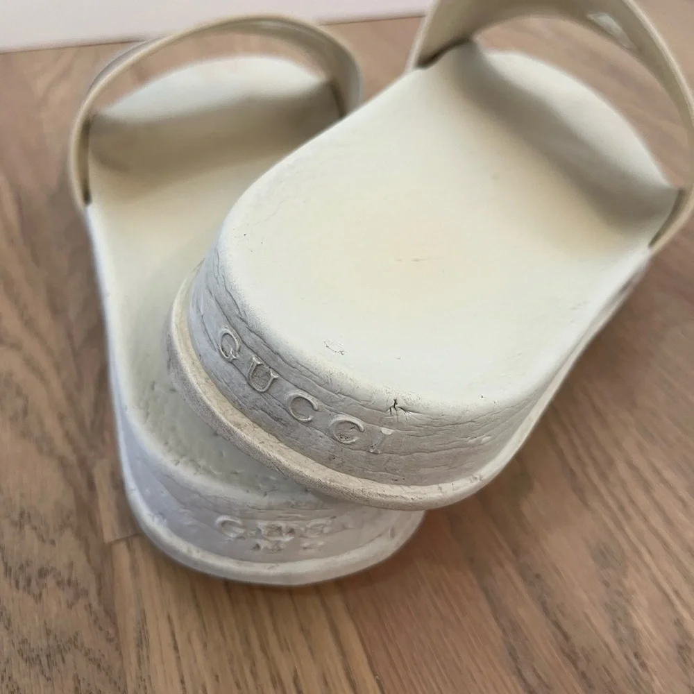Gucci Men’s Slides | Mem’s Sandals | White w/Green and Red Stripes | Sz. 11